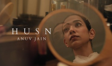 Husn lyrics in Hindi